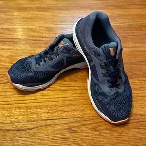 ASICS GT2000 running shoe
